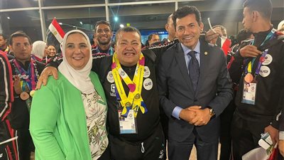 وزيرا الرياضة والتضامن يستقبلان أبطال بعثة الأولمبياد الخاص بمطار القاهرة