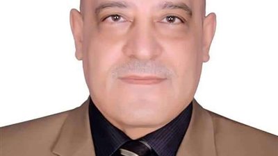 رئيس جامعة أسوان يهنيء عالم الجامعة الفائز بجائزة الدولة التشجيعية في العلوم الهندسية