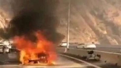 النيران تلتهم سيارة بالطريق الدائري دون خسائر في الأرواح