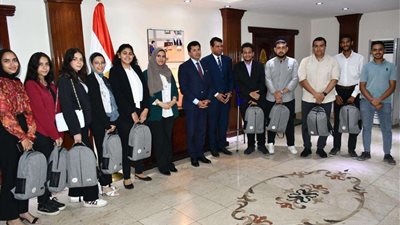 وزير الشباب والرياضة يلتقي أعضاء وحدة الشمول الرقمي ويكرم الفائزين بمسابقة 