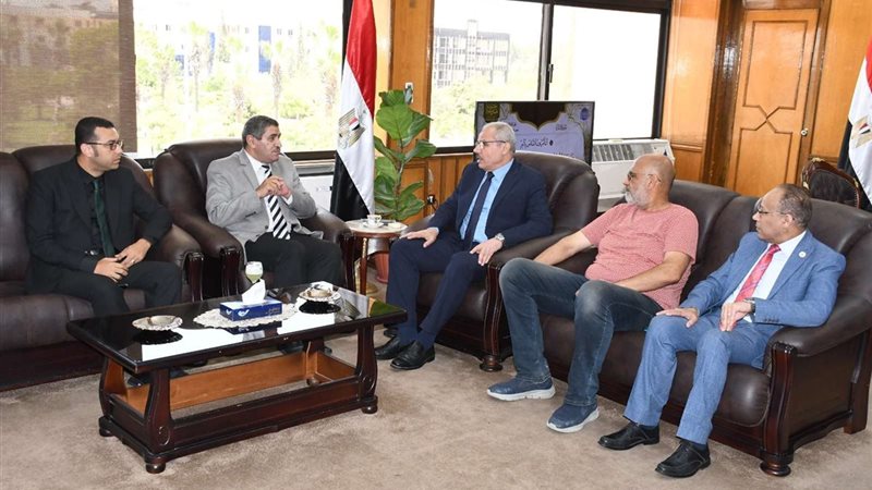 رئيس جامعة القناة