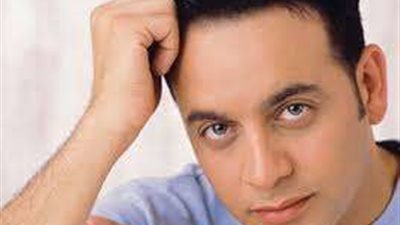 شاهد.. تكبيرات صلاة العيد بصوت الفنان مصطفى قمر