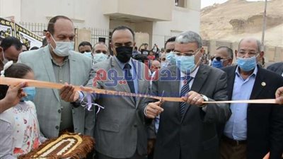 محافظ المنيا يفتتح مدرسة للغات ومعهد ديني ومركز شباب الشرفا