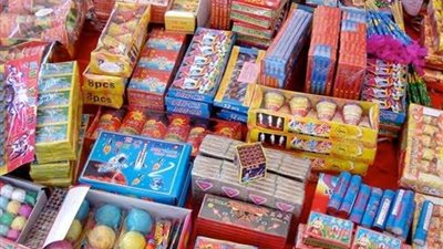 تعرف على عقوبة حائزي ومصنعي الألعاب النارية