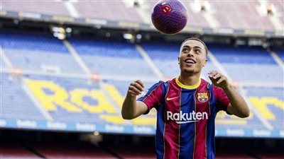 ديست يكشف عن سهولة اللعب في برشلونة