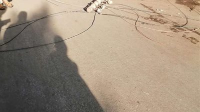 أول يوم العيد.. سقوط عمود إنارة في قرية الجرنوس ببني مزار