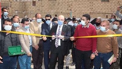 محافظ  بني سويف يفتتح 3 مشروعات في  قطاعات التعليم والتموين والصرف