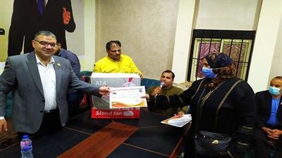 سيد حجازي يكرم 50 أم مثالية في احتفالية عيد الأم بشبرا الخيمة.. صور