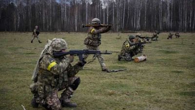 جنود أوكرانيون يتدربون في الولايات المتحدة على كسر الدفاعات الروسية