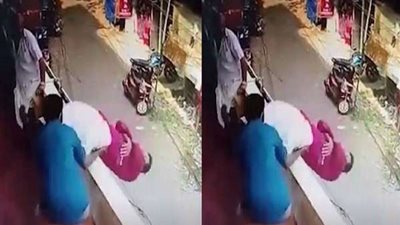 شاب ينقذ آخر من الموت في اللحظة الأخيرة.. فيديو