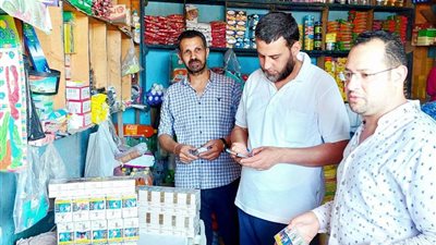 ضبط كمية من المقرمشات والمواد الغذائية منتهية الصلاحية بالبحيرة