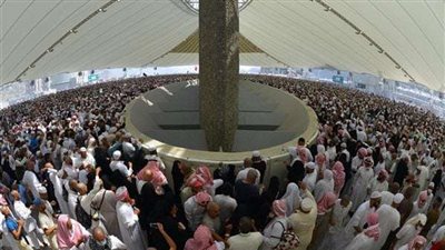 حجاج بيت الله الحرام يواصلون رمي الجمرات في ثاني أيام التشريق