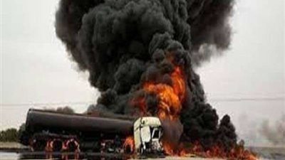 السيطرة على حريق سيارة مواد بترولية في أسيوط