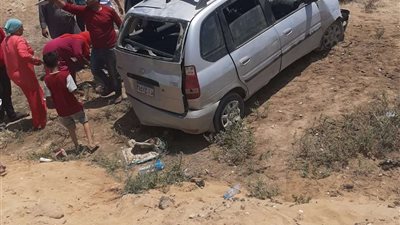 حادث انقلاب سيارة وإصابة 5 أشخاص بالإسماعيلية