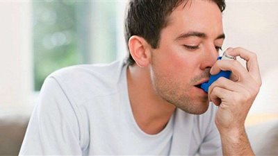 في ظل موجة الطقس السيئ .. كيف تحمي نفسك من الربو؟