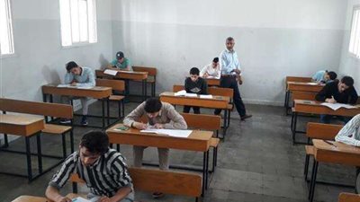 اليوم.. 40 ألف طالب وطالبة يؤدون امتحاني الفيزياء والتاريخ بالمنيا