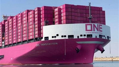 تفاصيل مرور أحدث سفينة حاويات بالعالم بقناة السويس