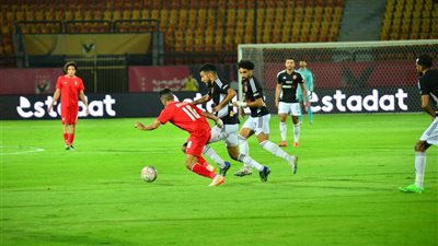 شوط أول سلبي بين الأهلي وبيراميدز في الدوري المصري