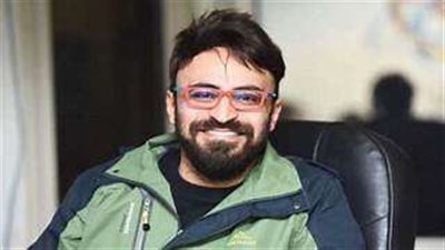 مذيع الراديو .. قدم 