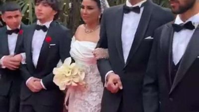 شقيقة فتحي عبدالوهاب تخطف الأنظار خلال حفل زفافها