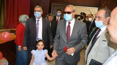 محافظ القليوبية يكرم الأمهات المثاليات بمناسبة احتفالات عيد الأم