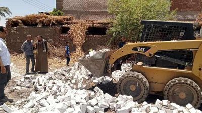 إزالة ٣٣ حالة تعدي بالبناء على الأراضي الزراعية بالمنيا