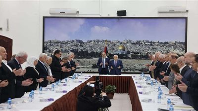 القيادة الفلسطينية تقرر وقف الاتصالات واللقاءات مع الجانب الإسرائيلي ودعوة الأمناء العامين لاجتماع طارئ