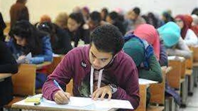 إقبال طلاب علمي رياضة علي مدارس الدقي لأداء امتحان الإستاتيكا