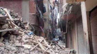 دون إصابات.. سقوط أجزاء من عقار بالجمرك في الإسكندرية