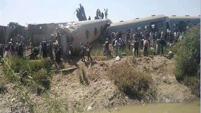 رئيس الوزراء يصل سوهاج ويزور مصابي حادث القطارين بالمستشفيات