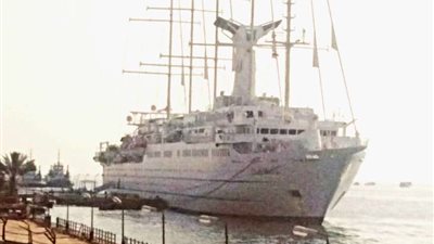 ميناء بورسعيد السياحي يشهد وصول واحدة من أكبر السفن الشراعية