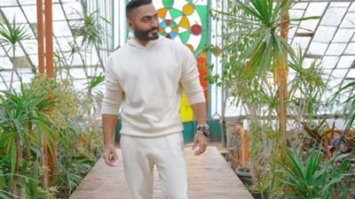 تامر حسني ينعي ضحايا حادث قطاري سوهاج