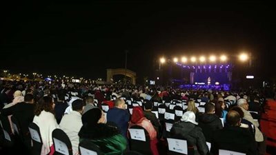 حفل أنغام كامل العدد.. وتتجاهل تقديم نعي لضحايا حادث سوهاج