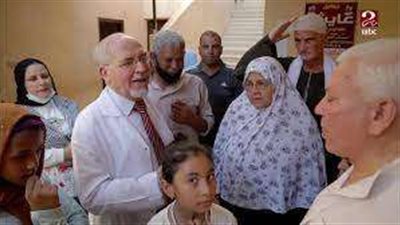 طبيب بالشرقية يحدد سعر للكشف بـ 10 جنيهات لتنفيذ وصية والده.. فيديو