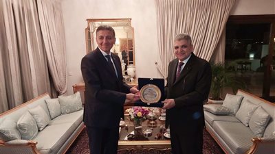 الفريق أسامة ربيع يلتقي السفير المصري باليونان لبحث سبل تعزيز التعاون مع الشركات اليونانية