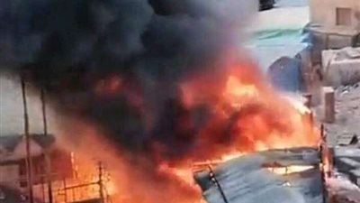 شاهد: لحظة اشتعال حريق هائل بالقرب من محطة قطار الزقازيق (فيديو)