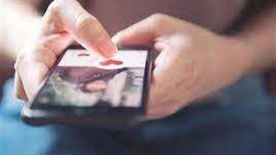 سيدة أمام محكمة الأسرة.. 