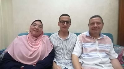 ابن دمنهور الأول على الجمهورية بالدبلومات الفنية يحقق حلمه المستحيل