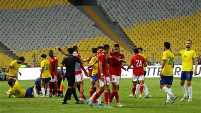 الإسماعيلي يفرض التعادل السلبي أمام الأهلي في الشوط الأول