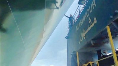 هيئة قناة السويس تصدر بيانا هاما بشأن تعويم السفينة الجانحة