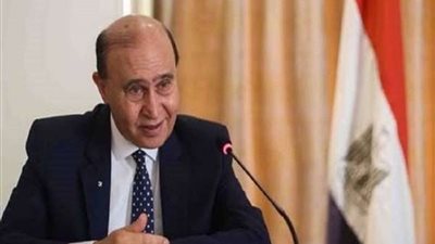 مهاب مميش يكشف موعد انتهاء أزمة السفينة الجانحة بقناة السويس