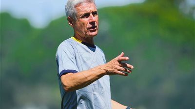 النصر السعودى يعلن تعيين البرتغالى كاسترو مدربا للفريق