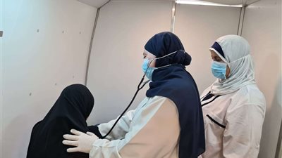 الكشف على 1830 مواطناً خلال قافلة طبية مجانية بالبحيرة