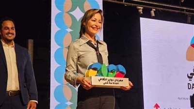 تكريم الفنانة منه شلبي من مهرجان دواير الثقافي في دورته الاولى