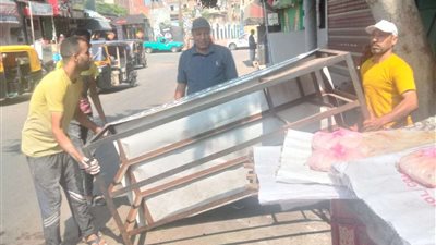 إزالة 830 حالة إشغال طريق ثابت ومتحرك بمراكز البحيرة