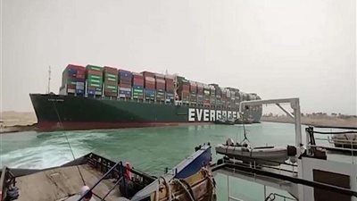 ماذا قالت وزارة الدفاع الأمريكية بعد تعويم السفينة الجانحة