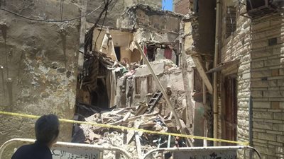 عاجل .. انهيار عقار في حي الجمرك بـ الإسكندرية