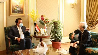 وزير التعليم العالى  يبحث مع السفير اليابانى بالقاهرة سبل دعم التعاون العلمى