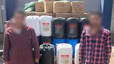 ضبط صديقين لتجميعهما زيوت السيارات وبيعها داخل عبوات عليها علامات تجارية مقلدة