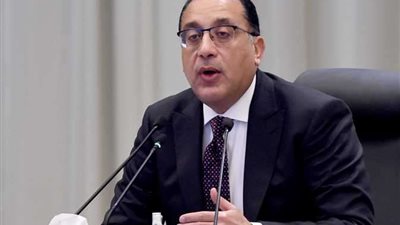 الحكومة تكشف عن قرارات سارة تهم موظفي القطاعين العام والخاص